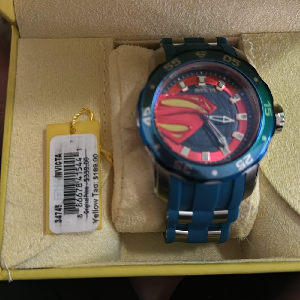 NWT Superman Invicta Watch with hard case and gift box - Picture 15 of 16
